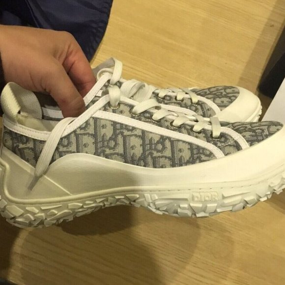 Athletic_Shoes